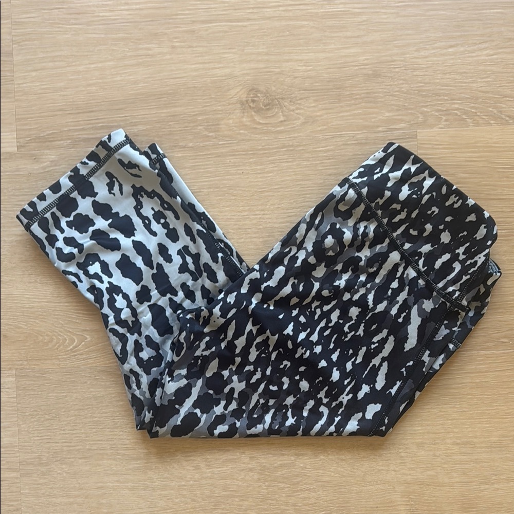 Z by Zella Black and Gray Animal Print Leggings size M